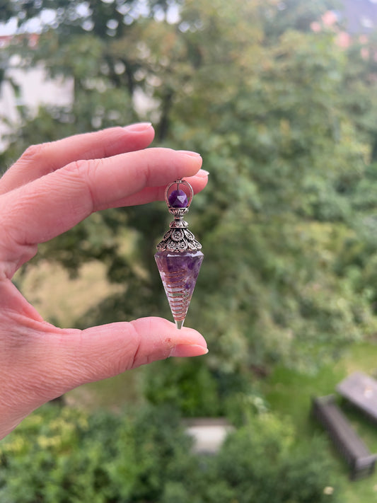 Amethyst Pendel mit eingefasster Perle & Kette - Klarheit & spirituelle Tiefe ( 14g ohne Kette )