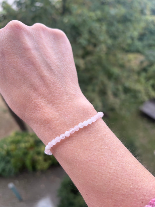 Rosenquarz-Armband 4 mm facettiert | Liebe, Herzöffnung & Selbstvertrauen