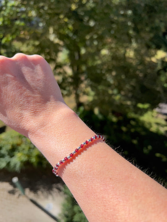 Armband – Granat AAA 3 mm runde Perlen mit 925er Silber-Abstandsperlen (elastisch, handgefertigt)