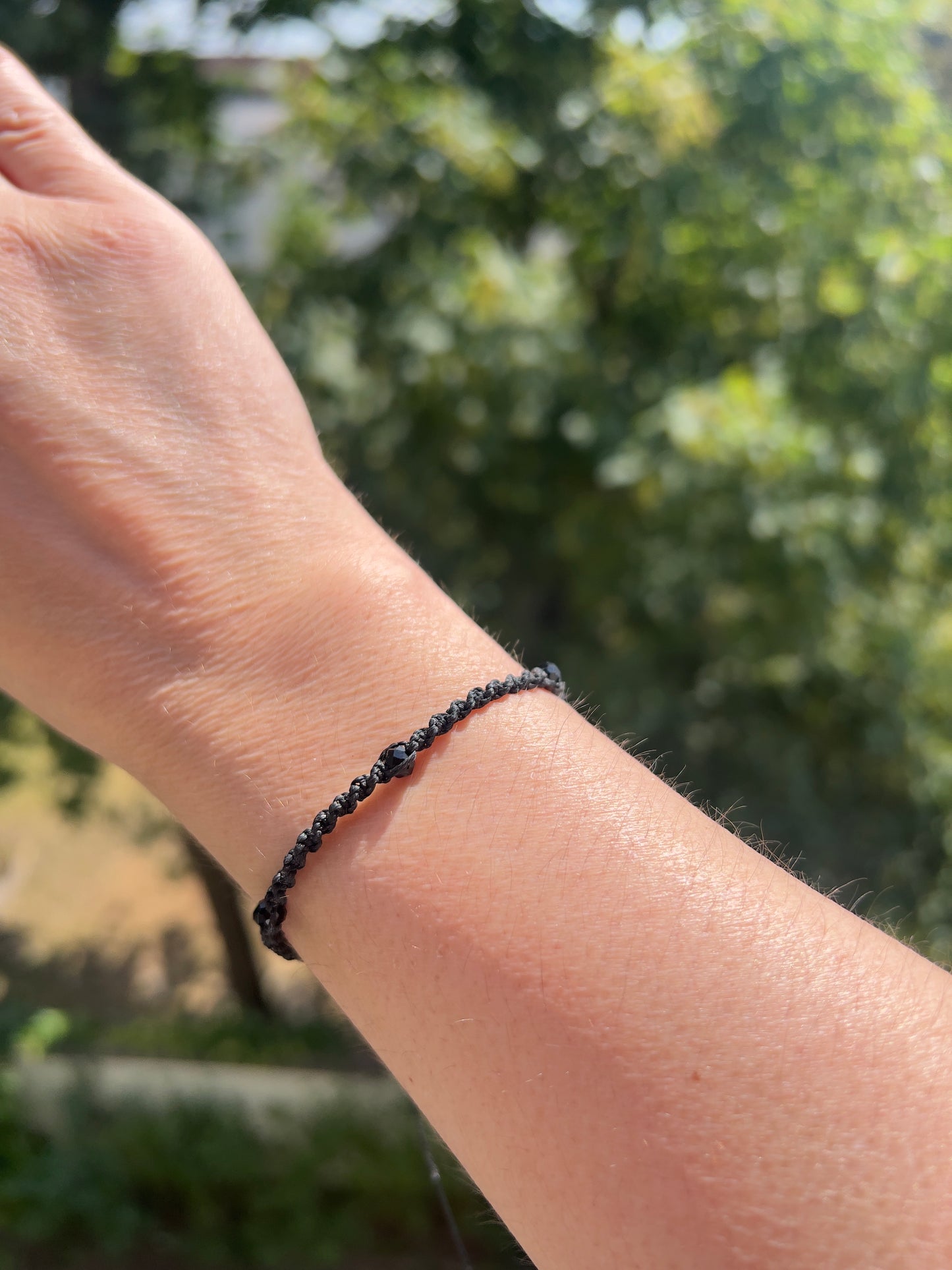 Handgeknüpftes Makramée-Armband Schwarz mit facettierten schwarzen Achat-Perlen