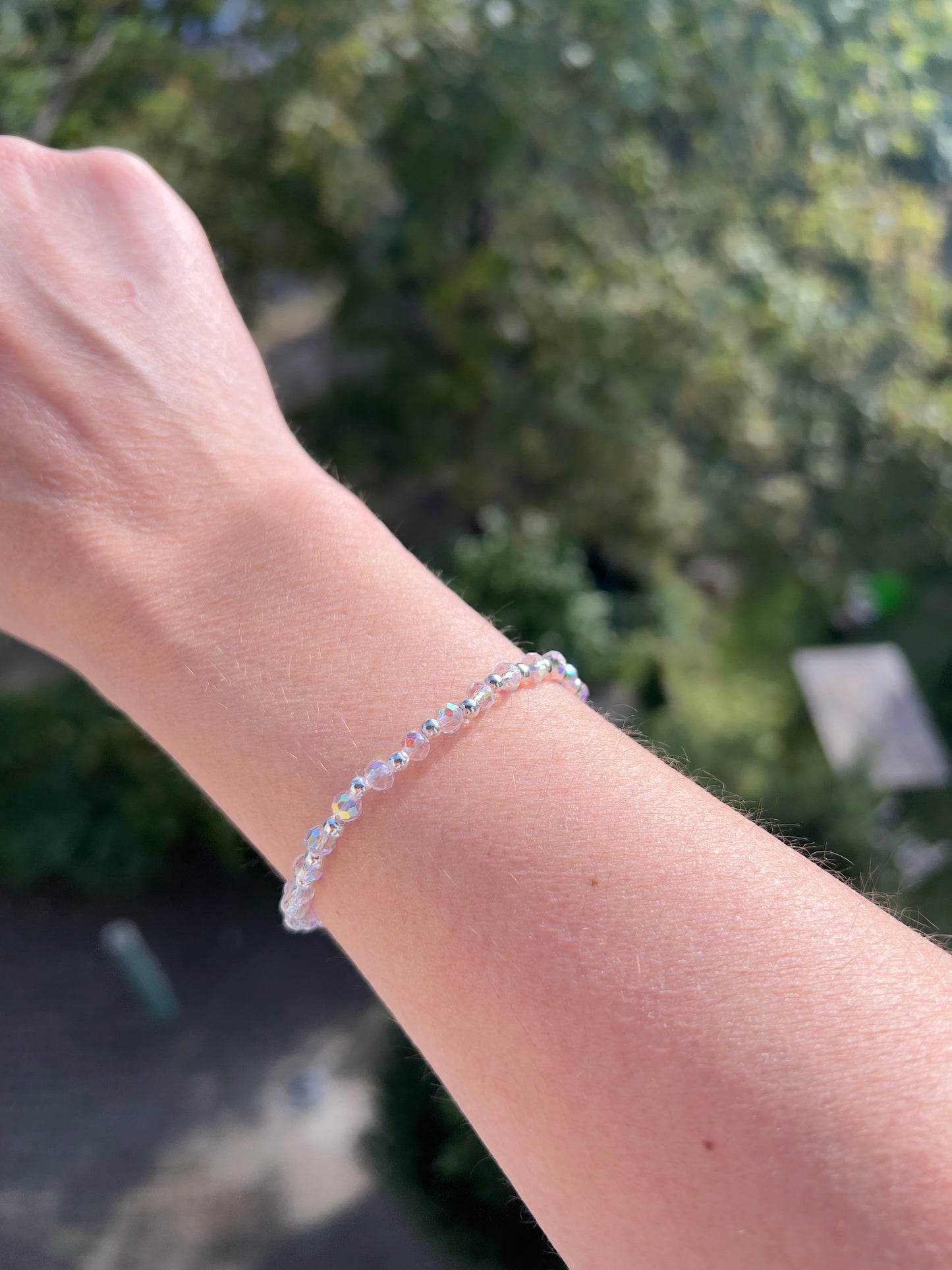Armband aus facettiertem österreichischem Kristall in Weiß-Opal-Schimmer – 4 mm, wahlweise pur, mit 925er Silber oder vergoldetem Edelstahl