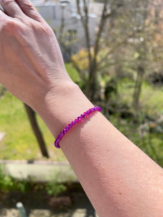 Facettiertes Armband aus österreichischem Kristall (4 mm) in Magenta – 925 Silberverschluss, auf Draht gefertigt