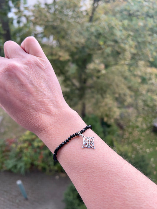 🩶 Schutz & Stärke – Armband aus facettiertem Turmalin (3 mm) mit silbernem Hexenknoten