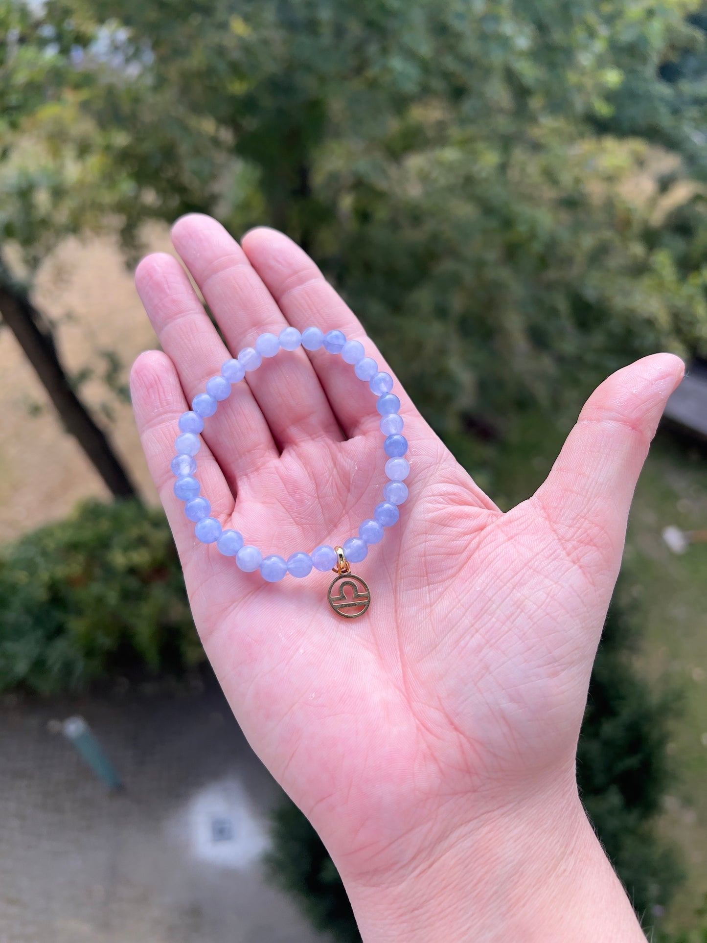 Sternzeichenarmband Waage – Aquamarin 6 mm mit Charme (Silber oder Gold wählbar)