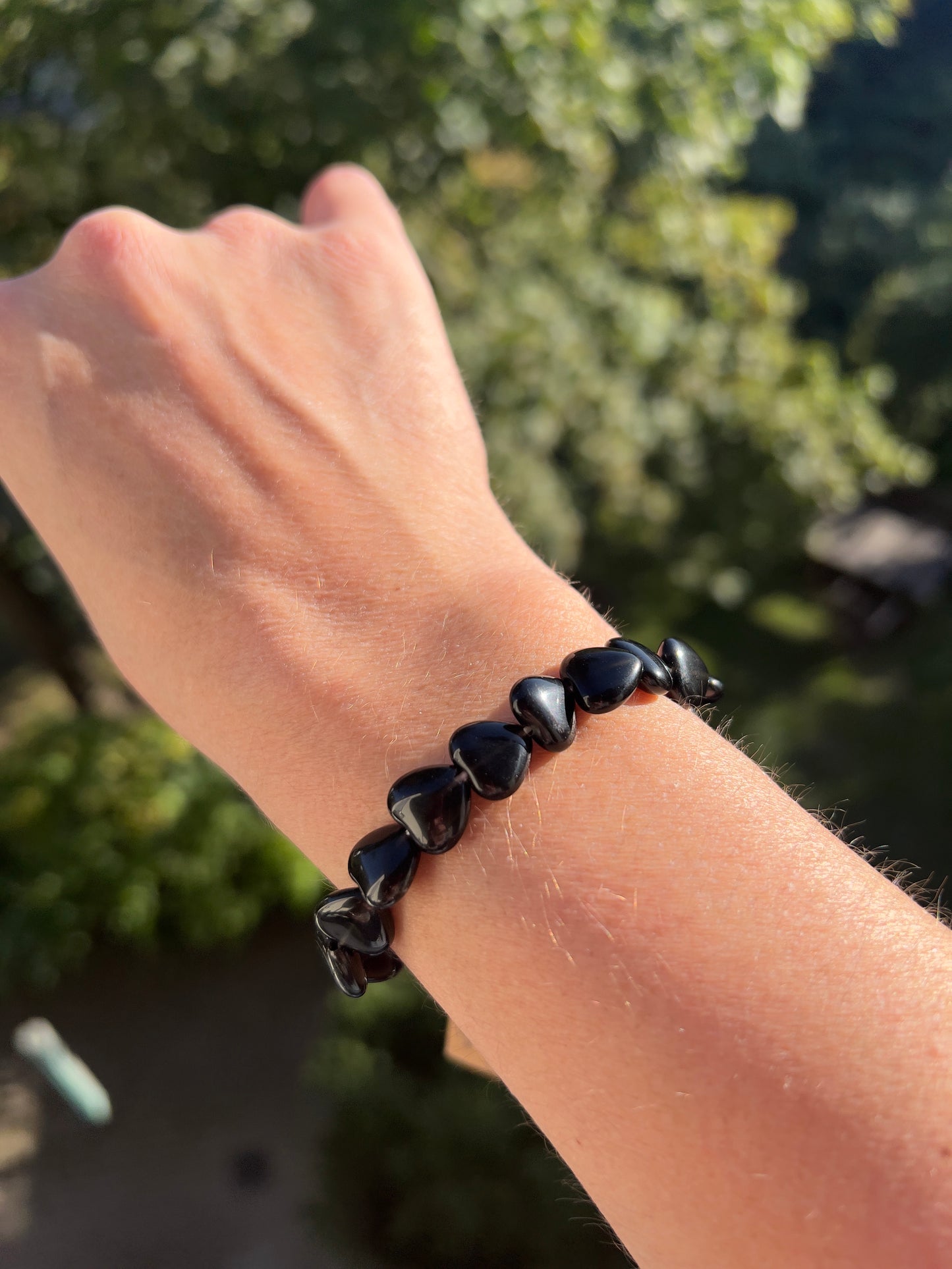 Armband mit schwarzem Turmalin-Herz – Schutz, Erdung & innere Stärke