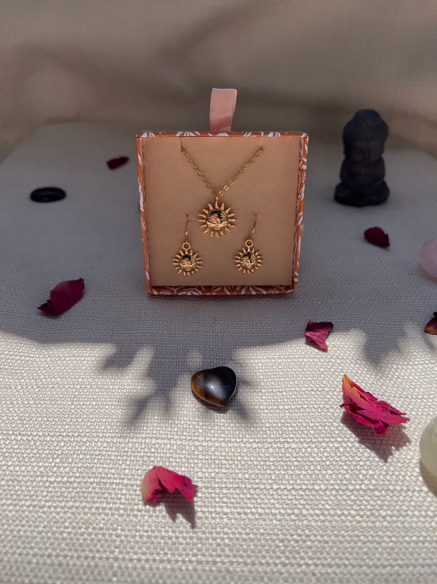 Sun Schmuckset – Vergoldete Halskette & Ohrringe mit Sonnenmotiv