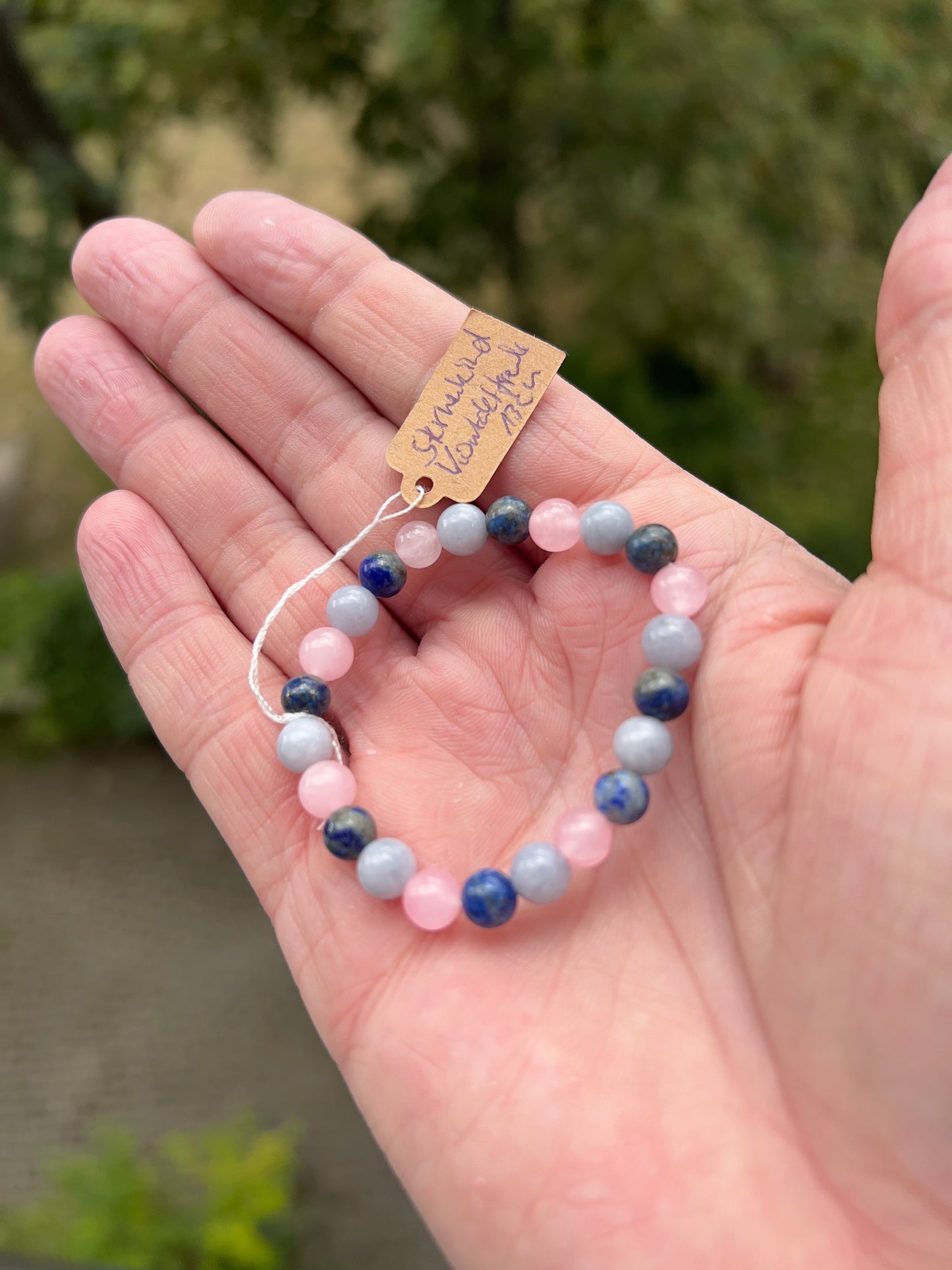 Armband „Sternenkind – Kontaktfreude“ – Blauer Chalcedon, Rosenquarz & Lapislazuli (6 mm)