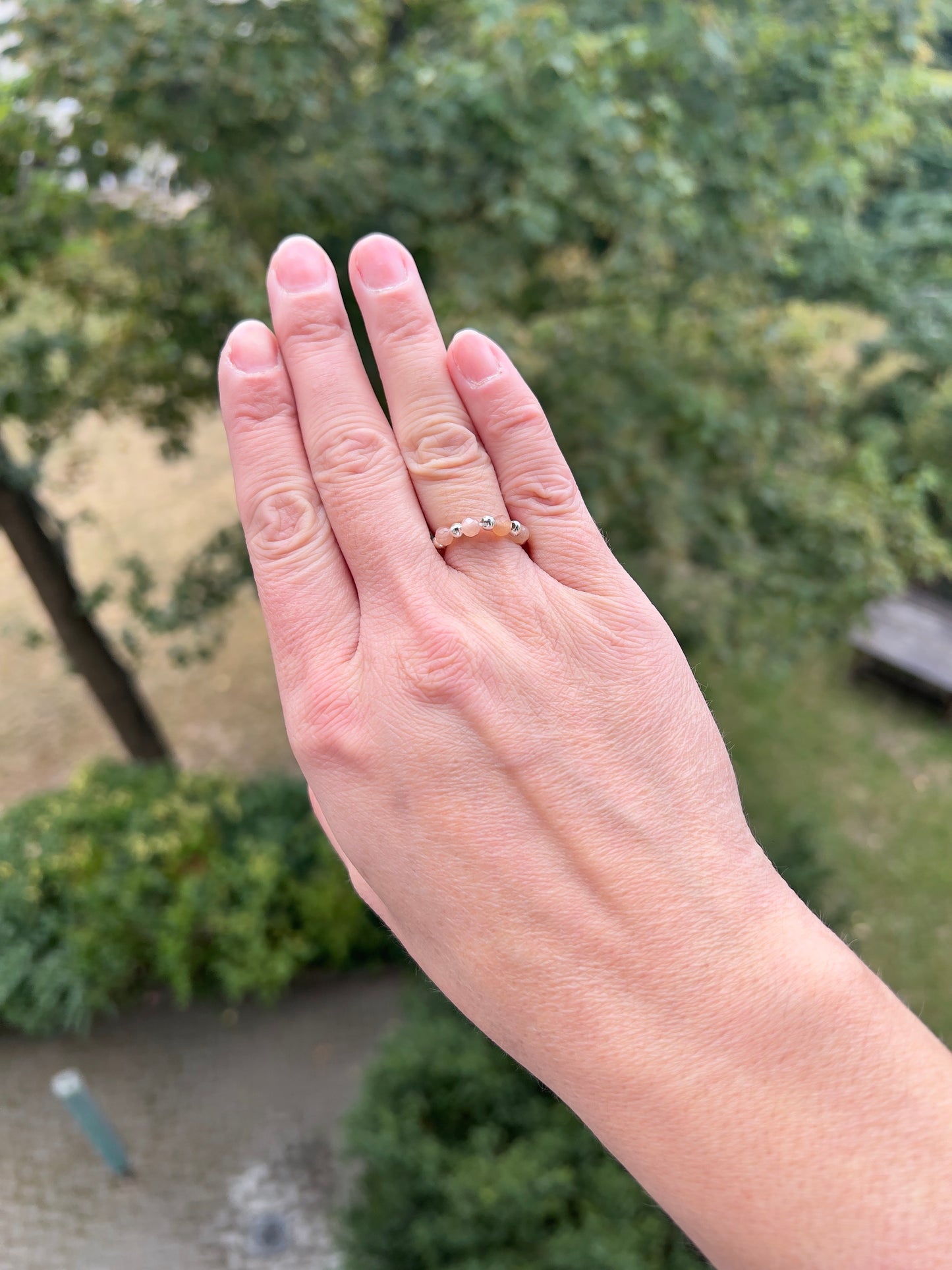 Lebensfreude & Intuition – Ring mit Sonnenmondstein & 925er Silber